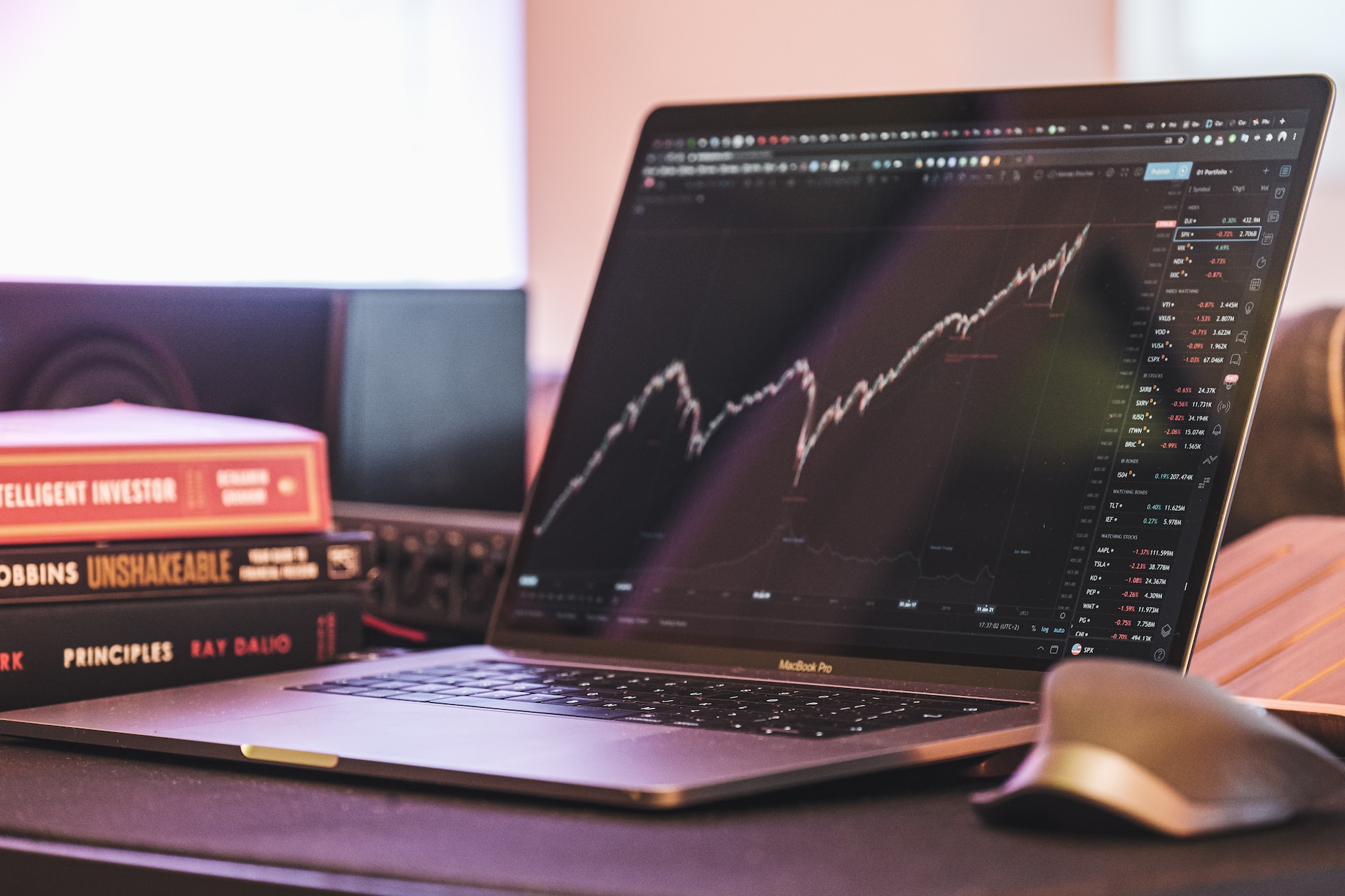 Expert analysis: effective flat trading strategies