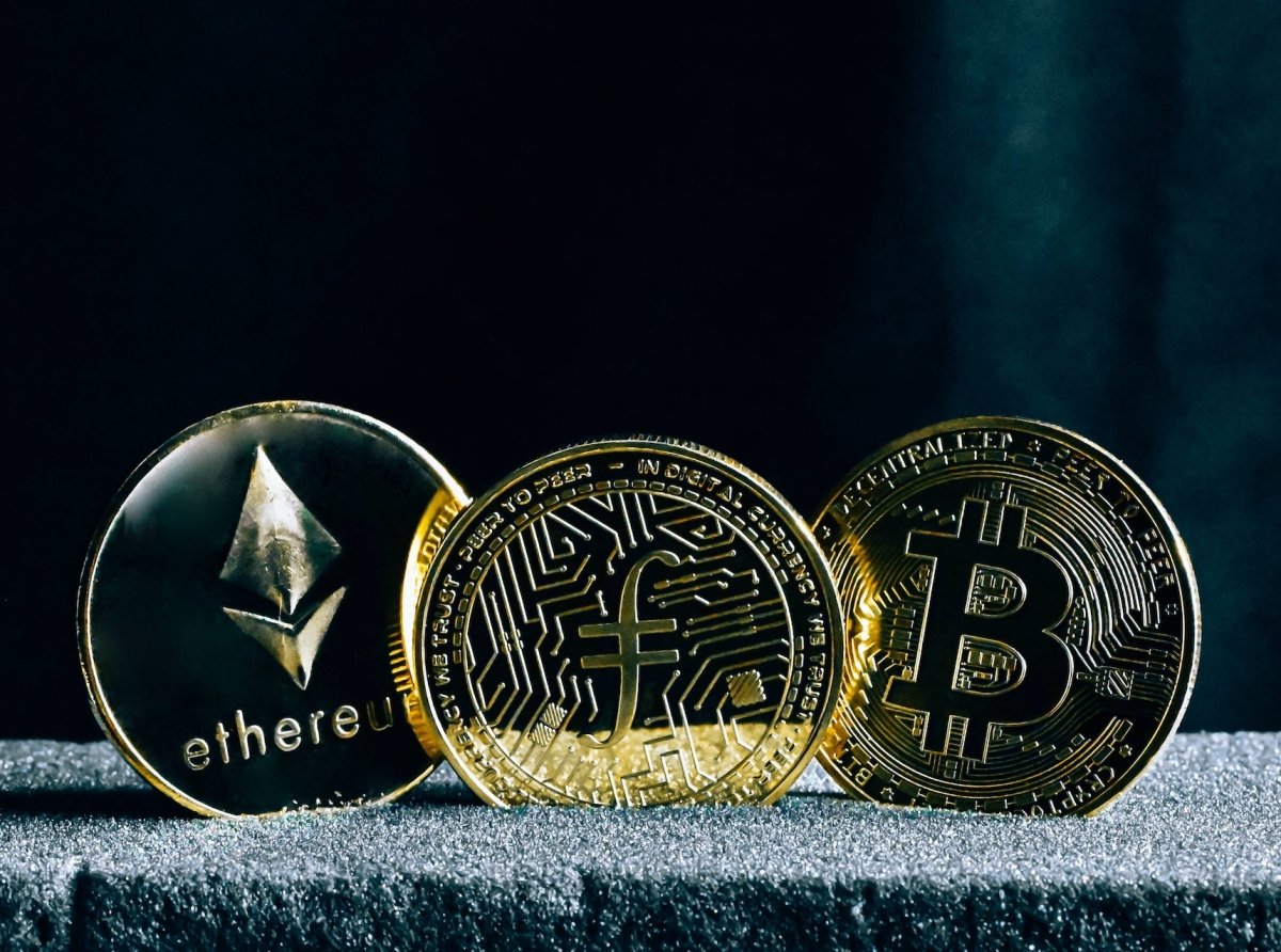 Comparing Bitcoin and Ether: Which is the Ideal Investment Choice for Novice Traders?