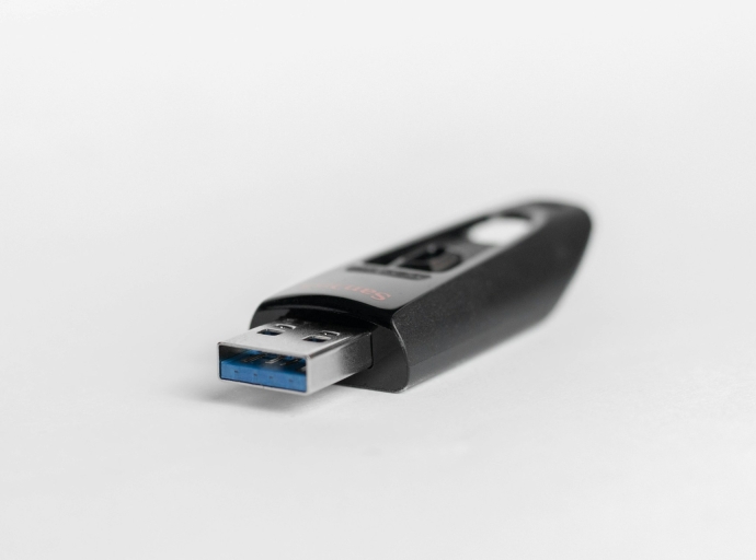 Secure Cryptocurrency Storage: The Right Way to Use USB Flash Drives