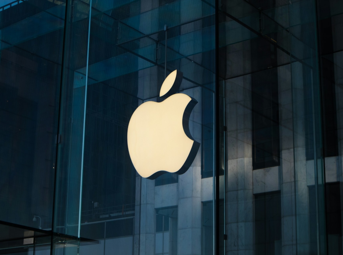 Apple Overtakes Microsoft to Reclaim Title of World’s Most Valuable Company   